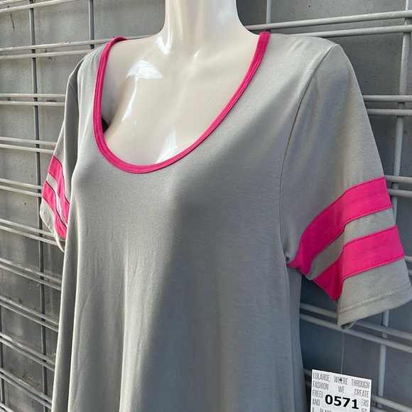 LulaRoe Gray with Raspberry Trim  Perfect T Top-0571 - Picture 2 of 11
